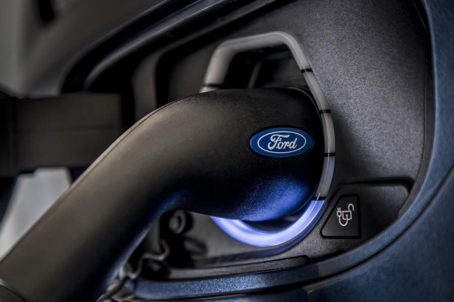 Детали экстерьера Ford Tourneo Custom PHEV 2019 года  (WW) (фото 16 из 39)